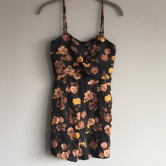 Twist front romper - Picture 2 of 5